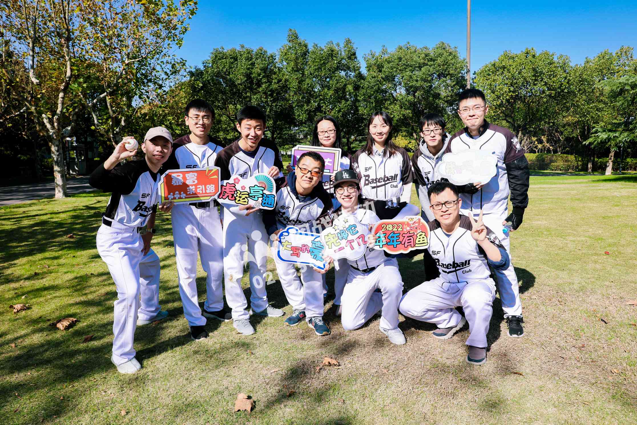 球队团结拼搏，为国争光展现体育精神的简单介绍