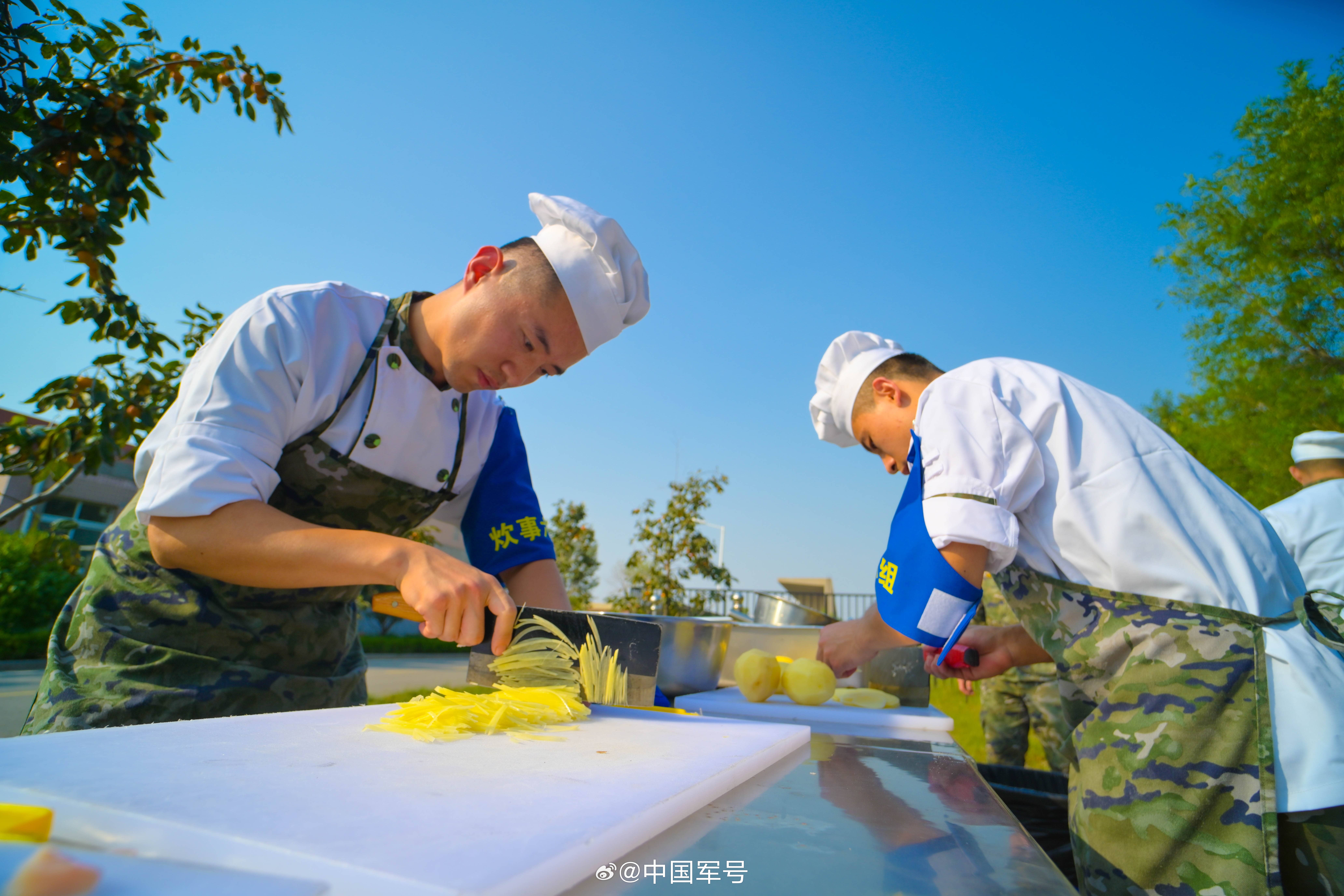 九游游戏官网-包含队员实力匹敌，展开激烈比拼力争胜出的词条